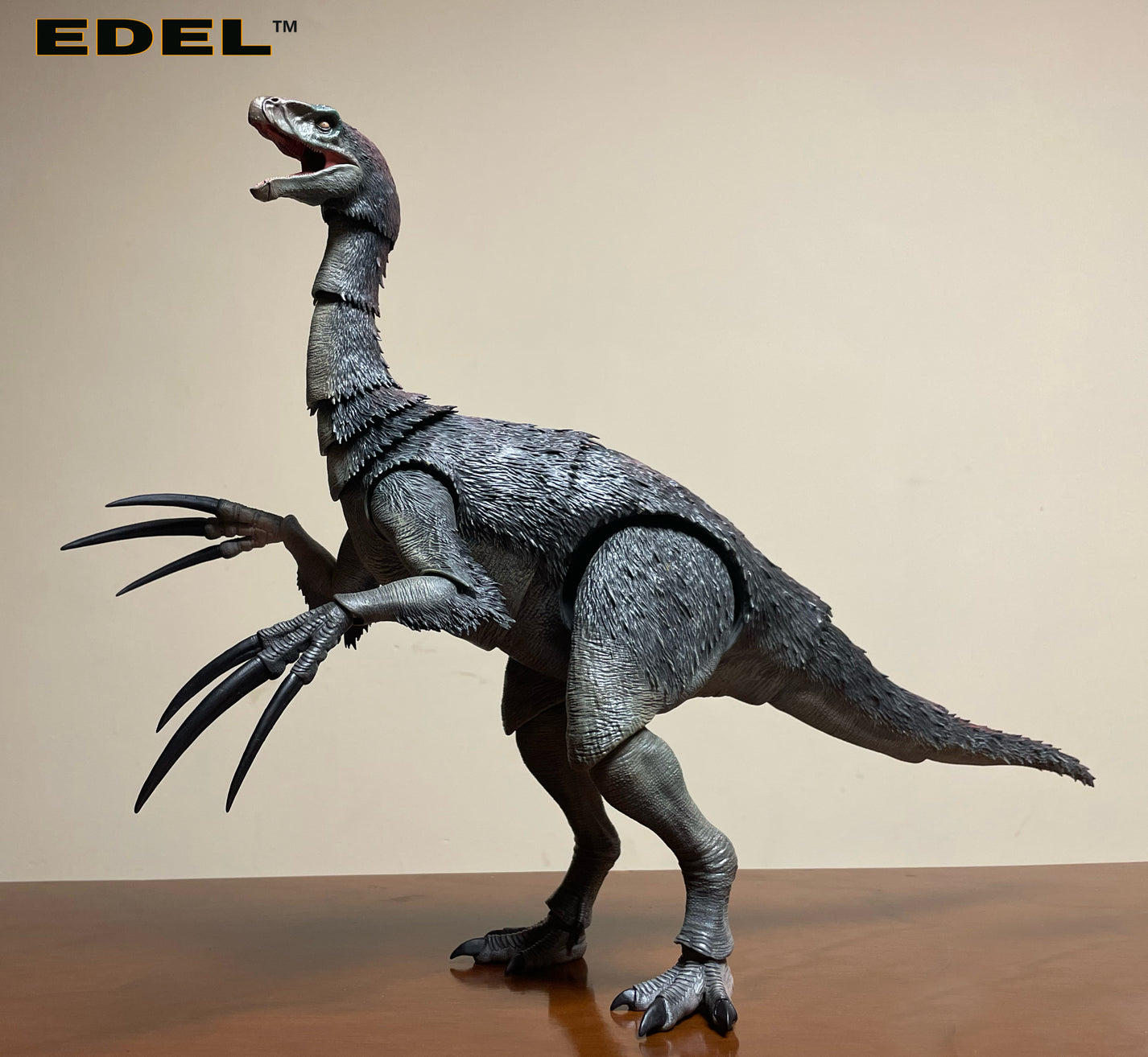 Therizinosaurus 1/20 scale Super Articulated. – Edeltoy